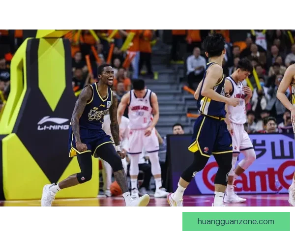 怀特塞德点赞CBA球员真实对抗不做作假摔展现竞技精神