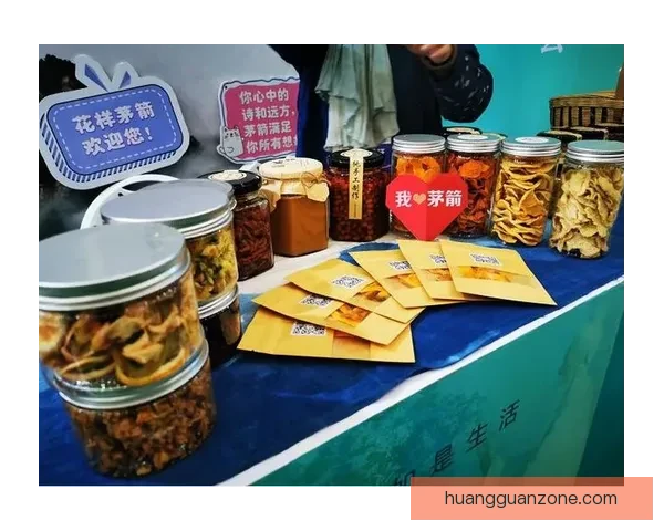 场上球员场下房产经纪人加超球员用名片庆祝进球引热议身份反差吸睛